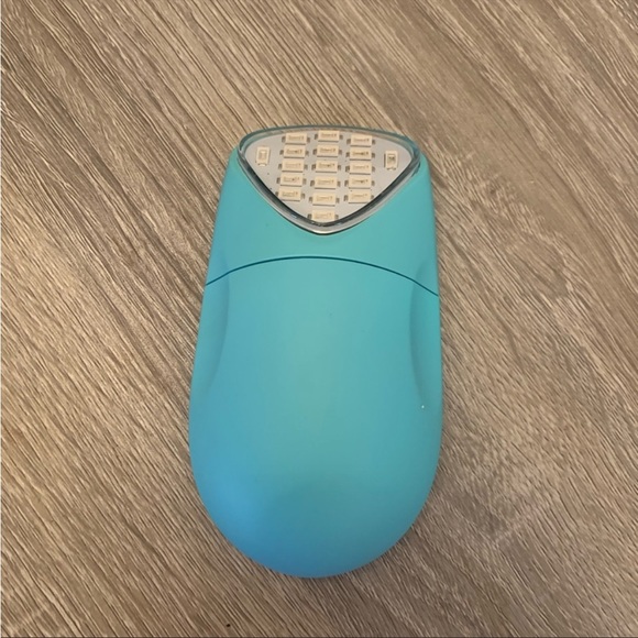 Revive LED light for acne - Picture 3 of 6